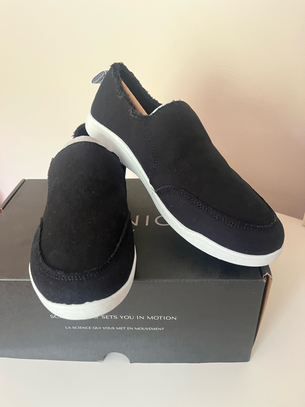 Women’s Vionic beach slip ons